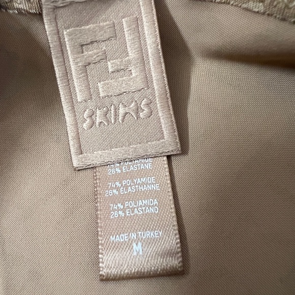 SKIMS x FENDI Mock Neck Long Sleeve Bodysuit Brown med - Picture 3 of 3